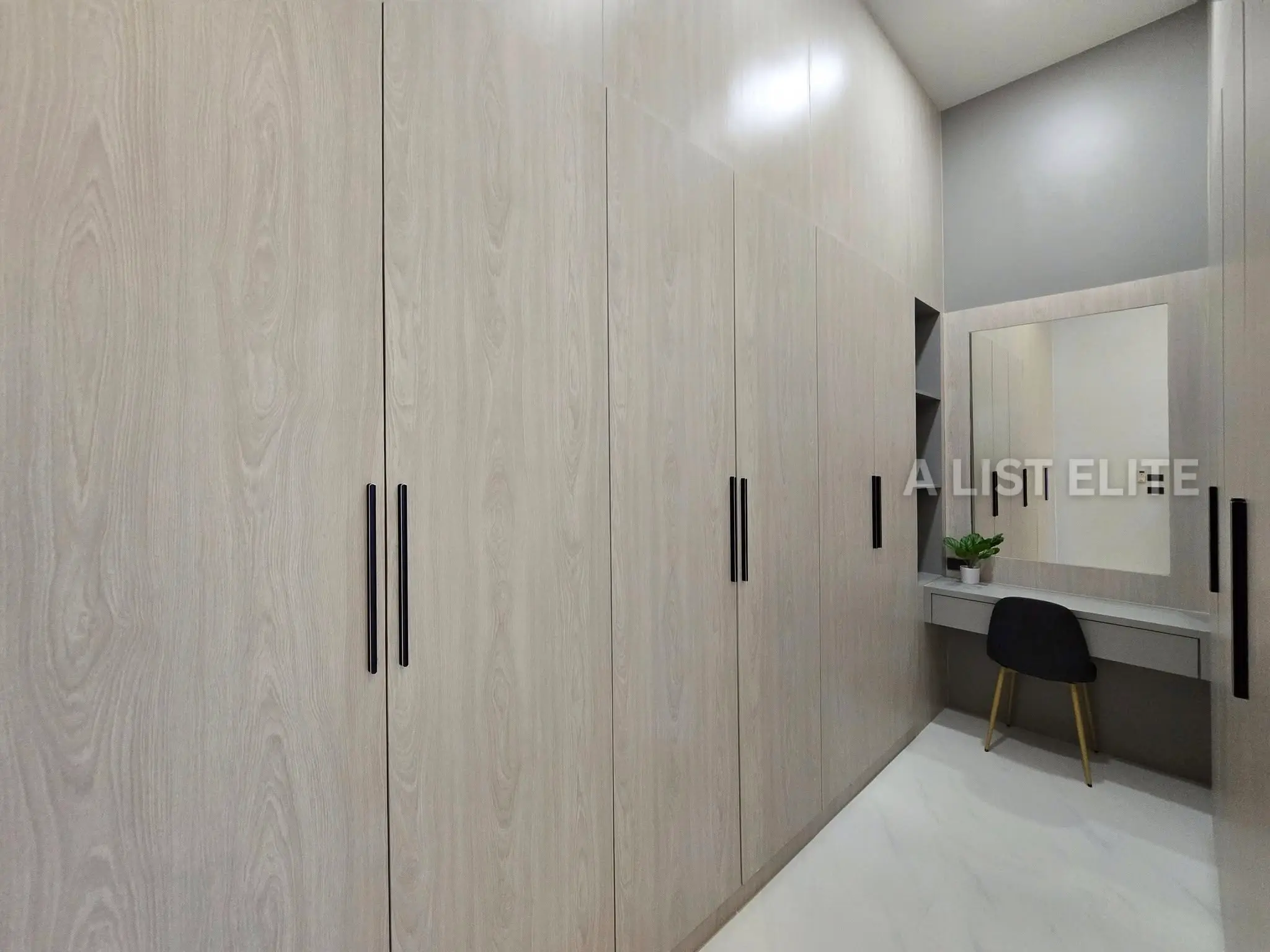 วิลล่าสระว่ายน้ำสไตล์ Modern Classic ในพัทยา - บ้านในฝันของคุณกำลังรออยู่!