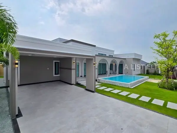 วิลล่าสระว่ายน้ำสไตล์ Modern Classic ในพัทยา - บ้านในฝันของคุณกำลังรออยู่!