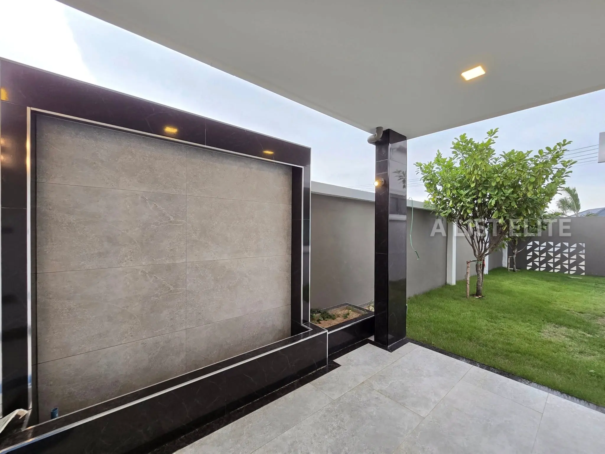 วิลล่าสระว่ายน้ำสไตล์ Modern Classic ในพัทยา - บ้านในฝันของคุณกำลังรออยู่!