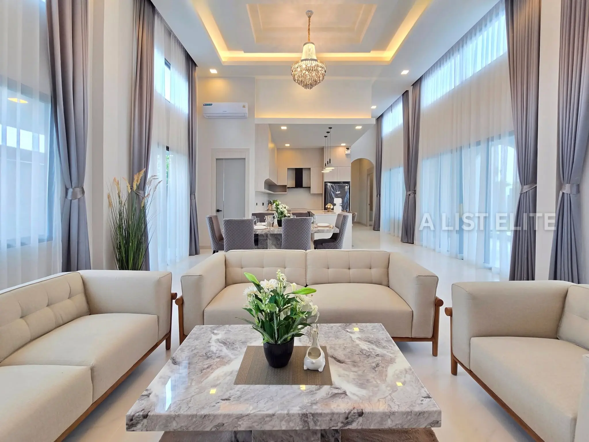 วิลล่าสระว่ายน้ำสไตล์ Modern Classic ในพัทยา - บ้านในฝันของคุณกำลังรออยู่!