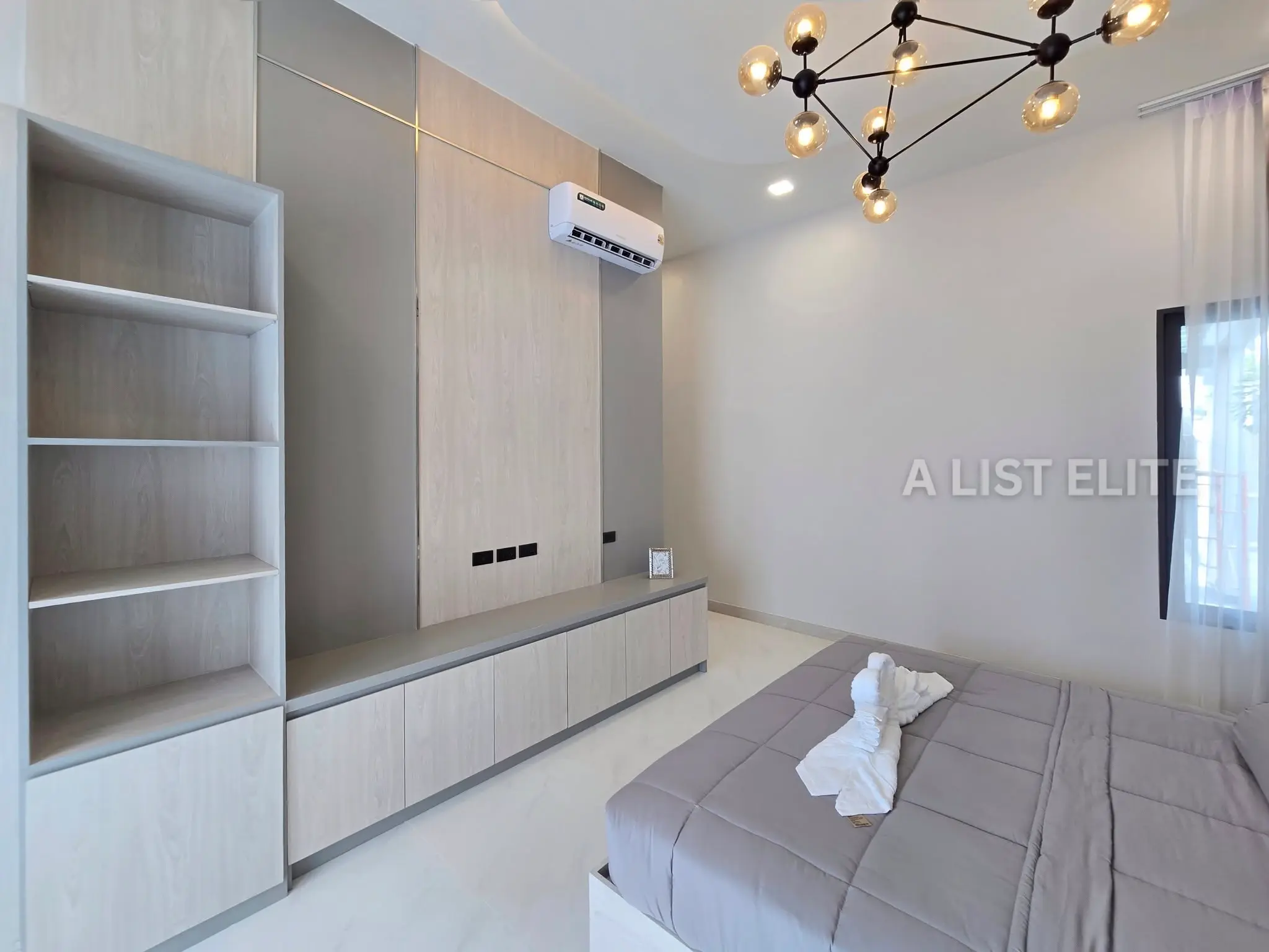 วิลล่าสระว่ายน้ำสไตล์ Modern Classic ในพัทยา - บ้านในฝันของคุณกำลังรออยู่!