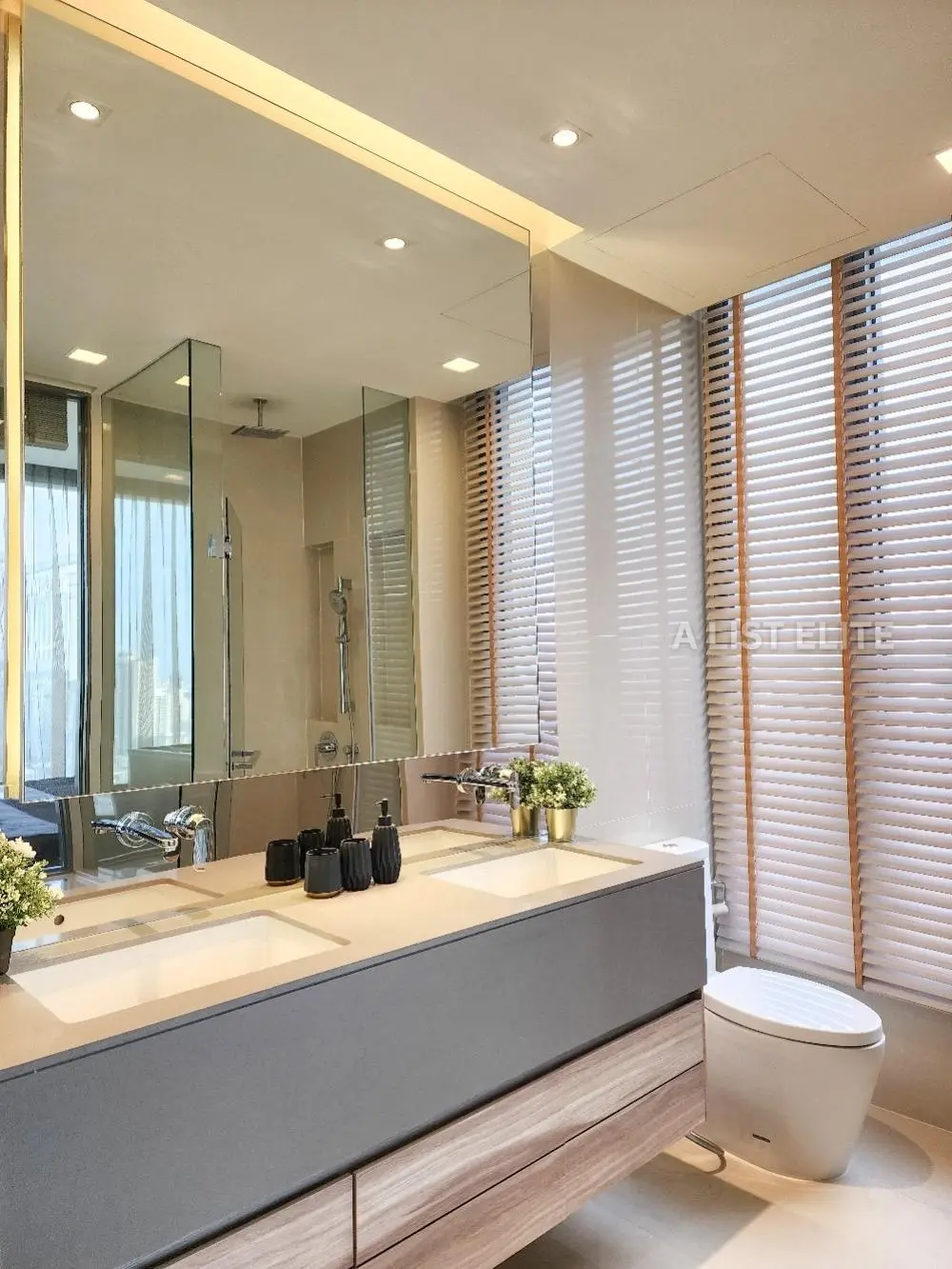 Sky-High Living: The ESSE Asoke - Exquisite 2 Bed Condo with Pool View