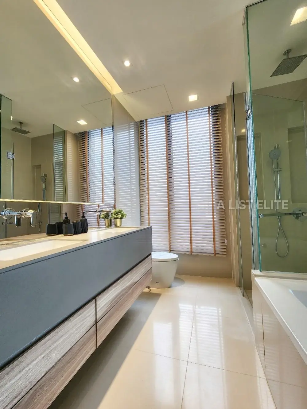 Sky-High Living: The ESSE Asoke - Exquisite 2 Bed Condo with Pool View