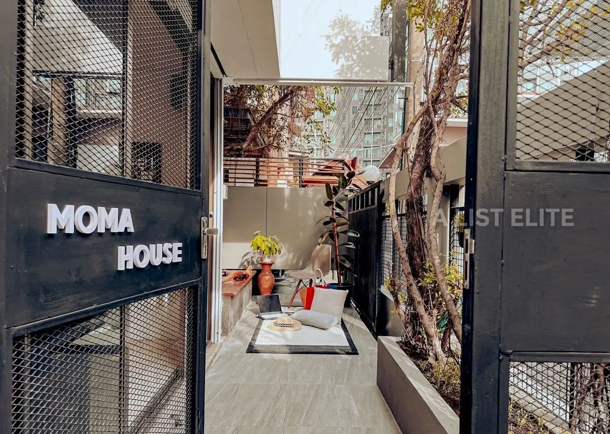 Maison de ville Ekkamai 12 - Vie moderne au cœur de Bangkok