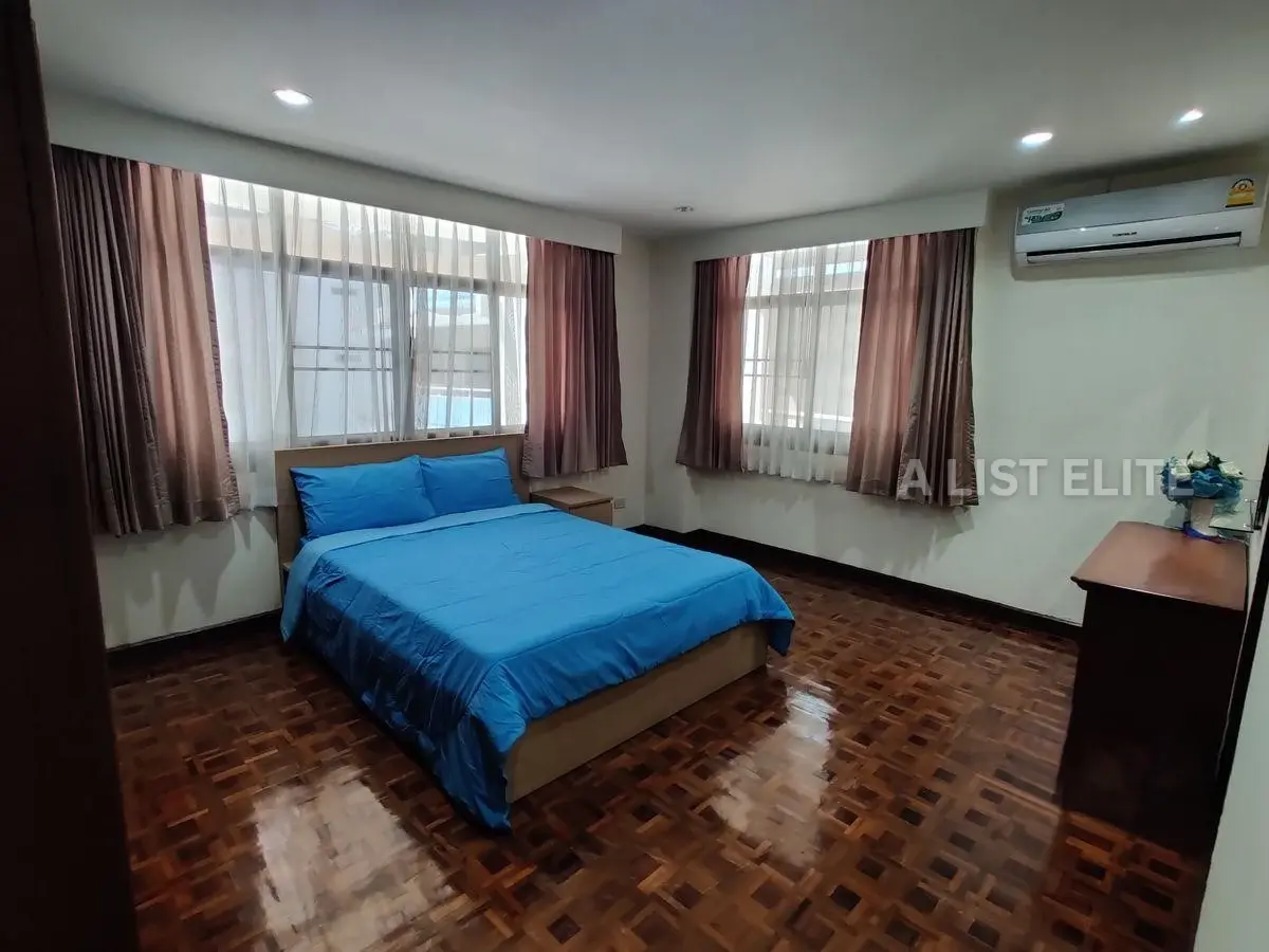 Luxury 4-Bedroom Apartment at Rishi Court - Sukhumvit