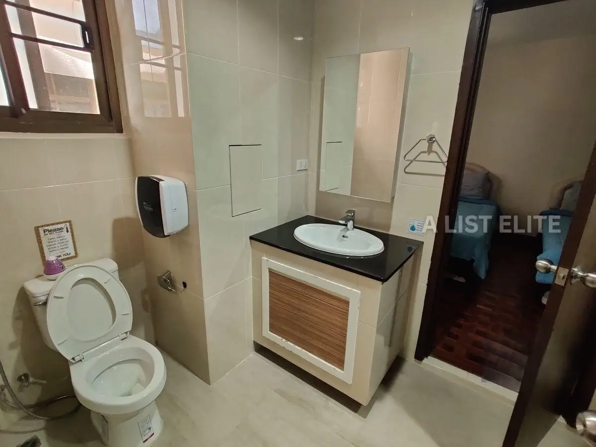 Luxury 4-Bedroom Apartment at Rishi Court - Sukhumvit