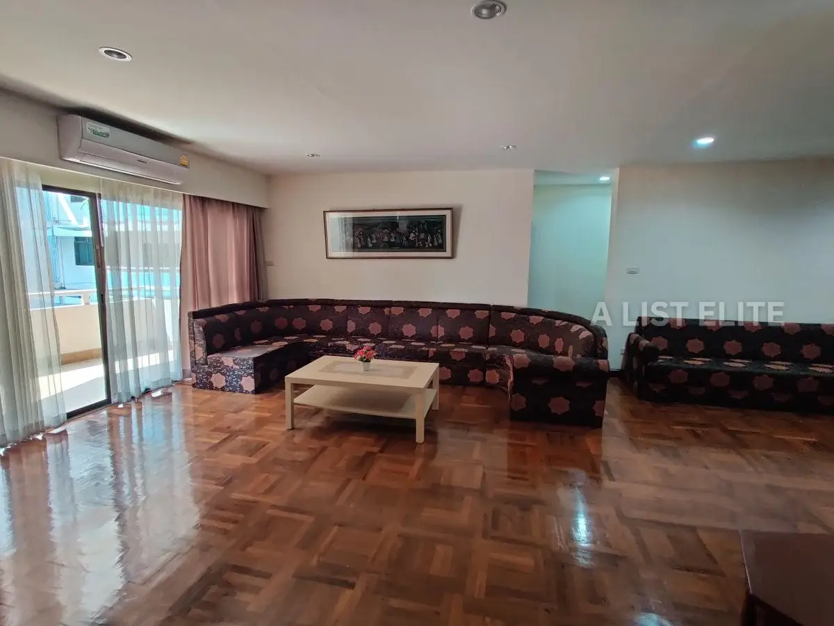Luxury 4-Bedroom Apartment at Rishi Court - Sukhumvit