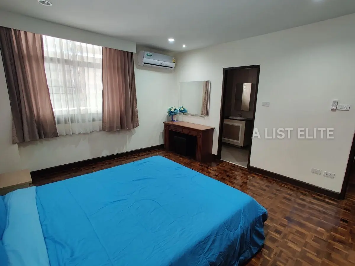 Luxury 4-Bedroom Apartment at Rishi Court - Sukhumvit