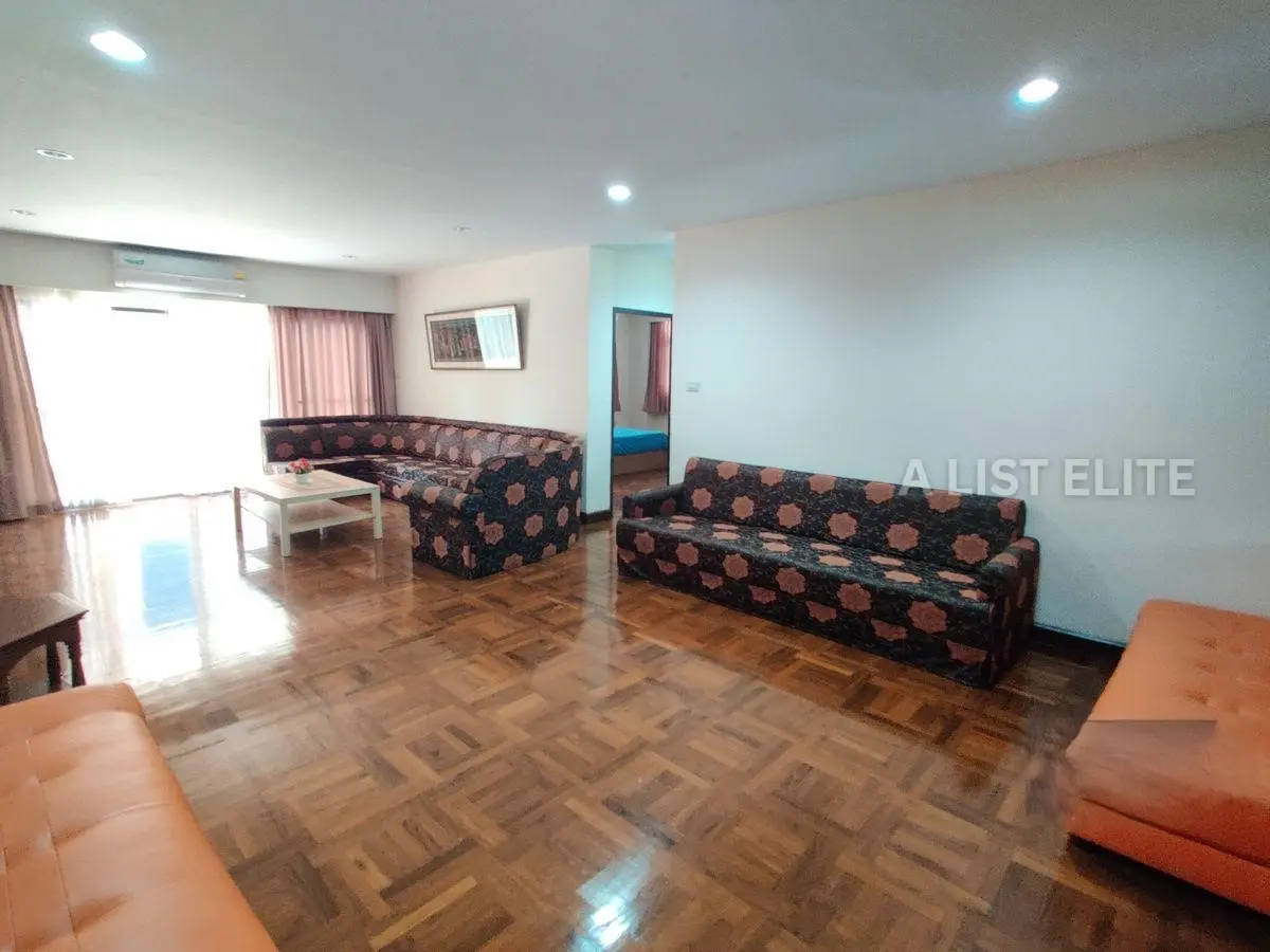 Luxury 4-Bedroom Apartment at Rishi Court - Sukhumvit