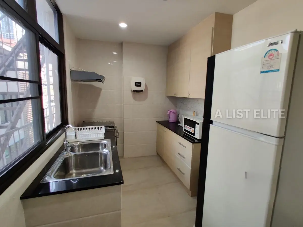 Luxury 4-Bedroom Apartment at Rishi Court - Sukhumvit