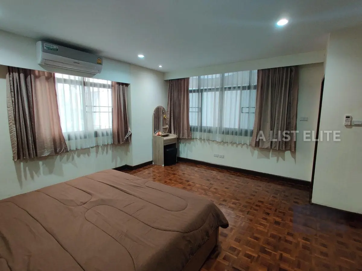 Luxury 4-Bedroom Apartment at Rishi Court - Sukhumvit