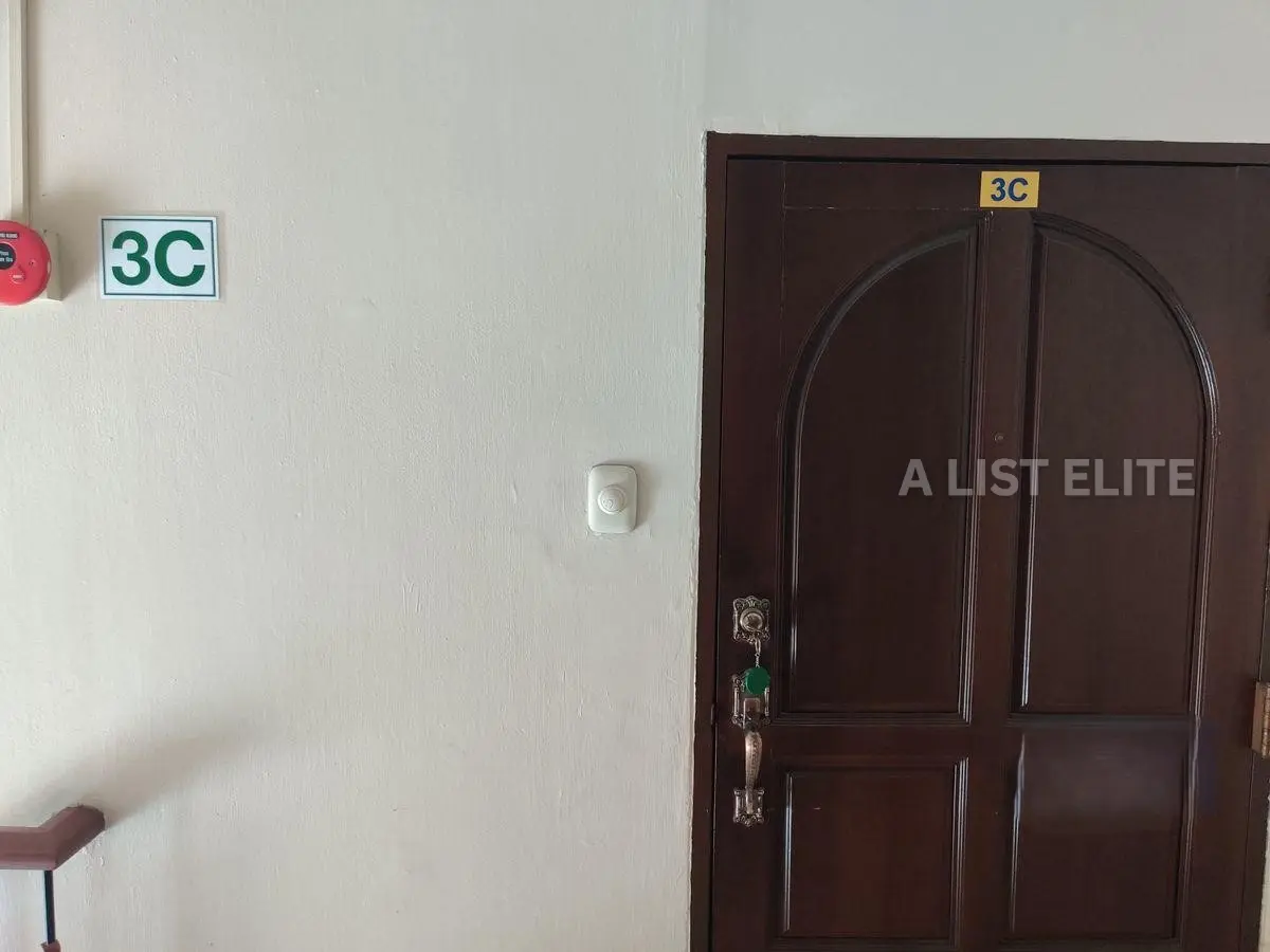 Luxury 4-Bedroom Apartment at Rishi Court - Sukhumvit