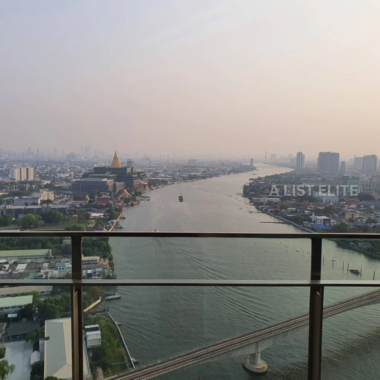 Condo 333 Riverside : Vie luxueuse au bord de la rivière
