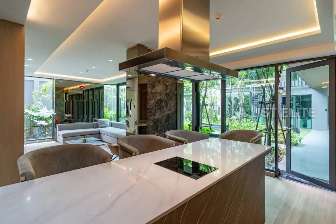 คอนโดหรูใจกลางทองหล่อที่ Lloyd Lloyd Research Center