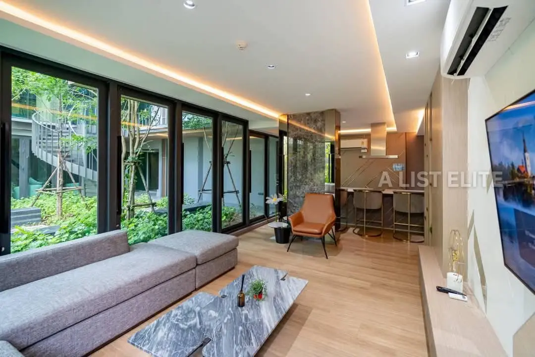 คอนโดหรูใจกลางทองหล่อที่ Lloyd Lloyd Research Center