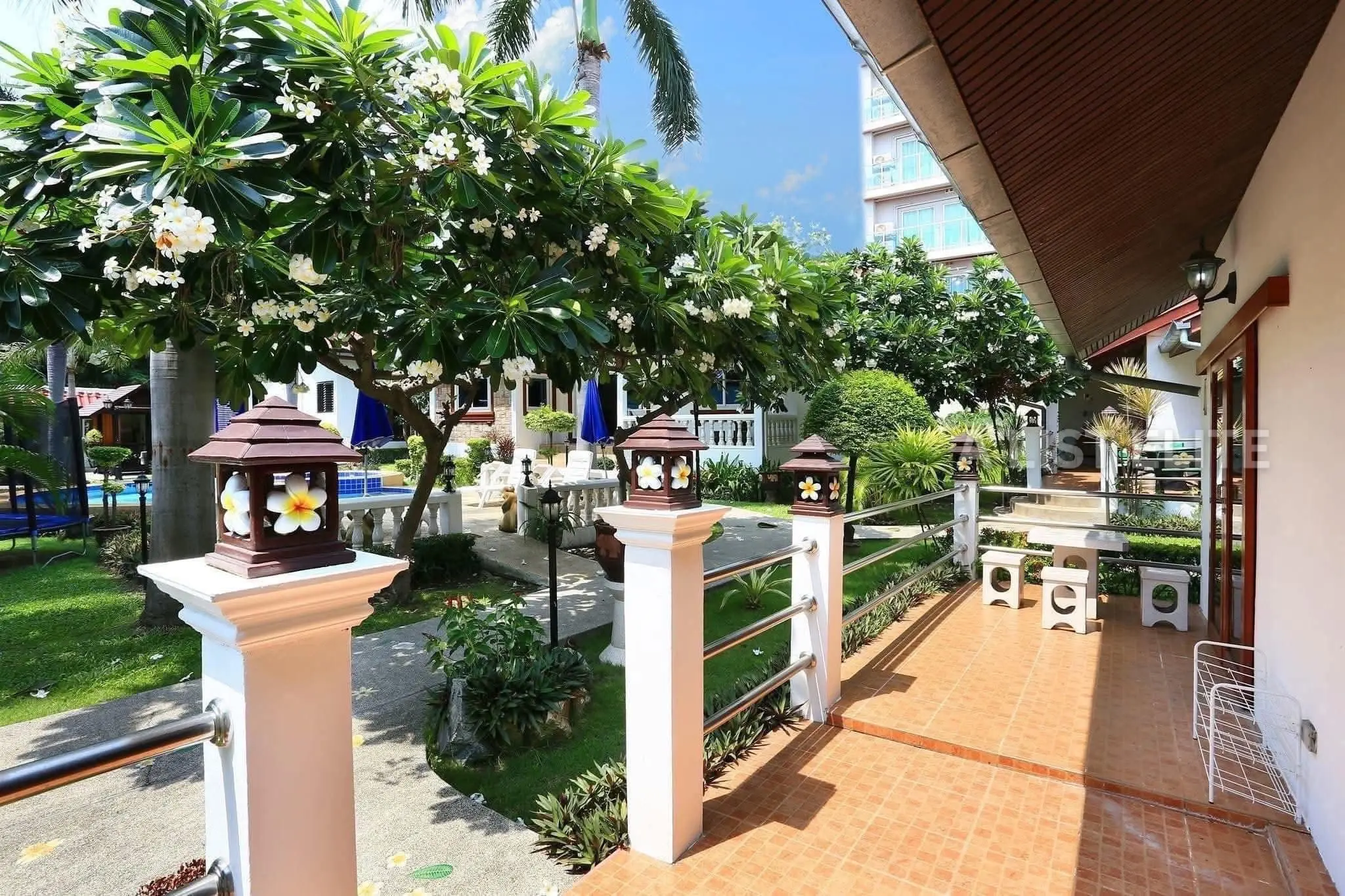 ที่ดินพร้อมบ้าน - เขาพระตำหนัก