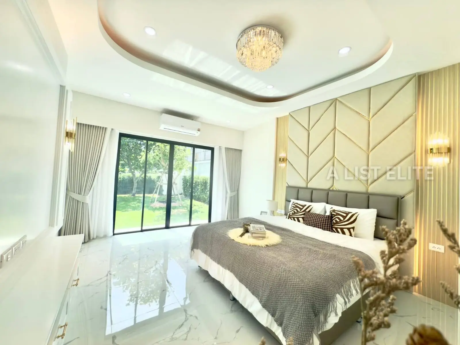 บ้านสวยพร้อมสระว่ายน้ำในพัทยา พาร์ค ฮิลล์ วิลเลจ