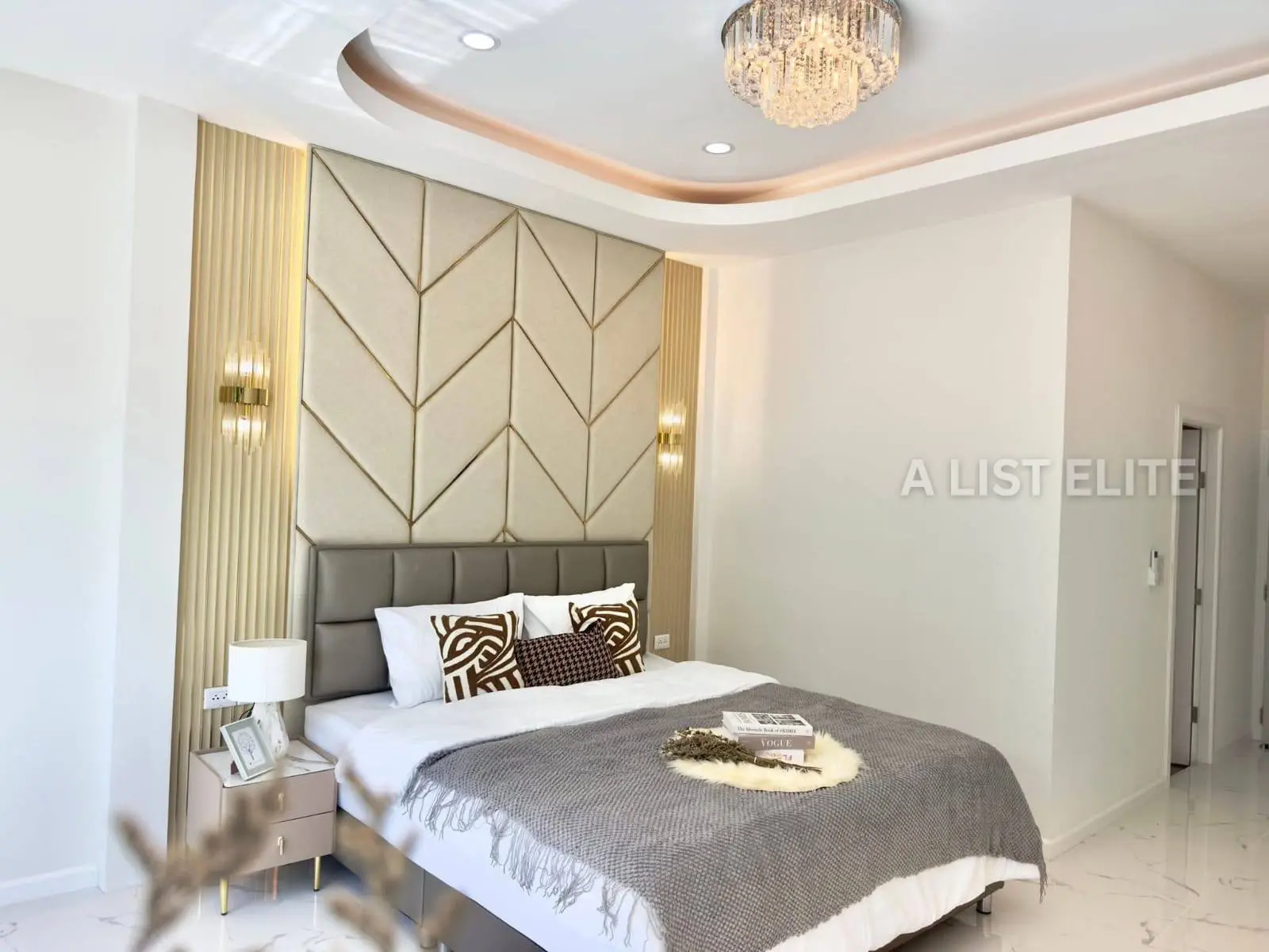 บ้านสวยพร้อมสระว่ายน้ำในพัทยา พาร์ค ฮิลล์ วิลเลจ