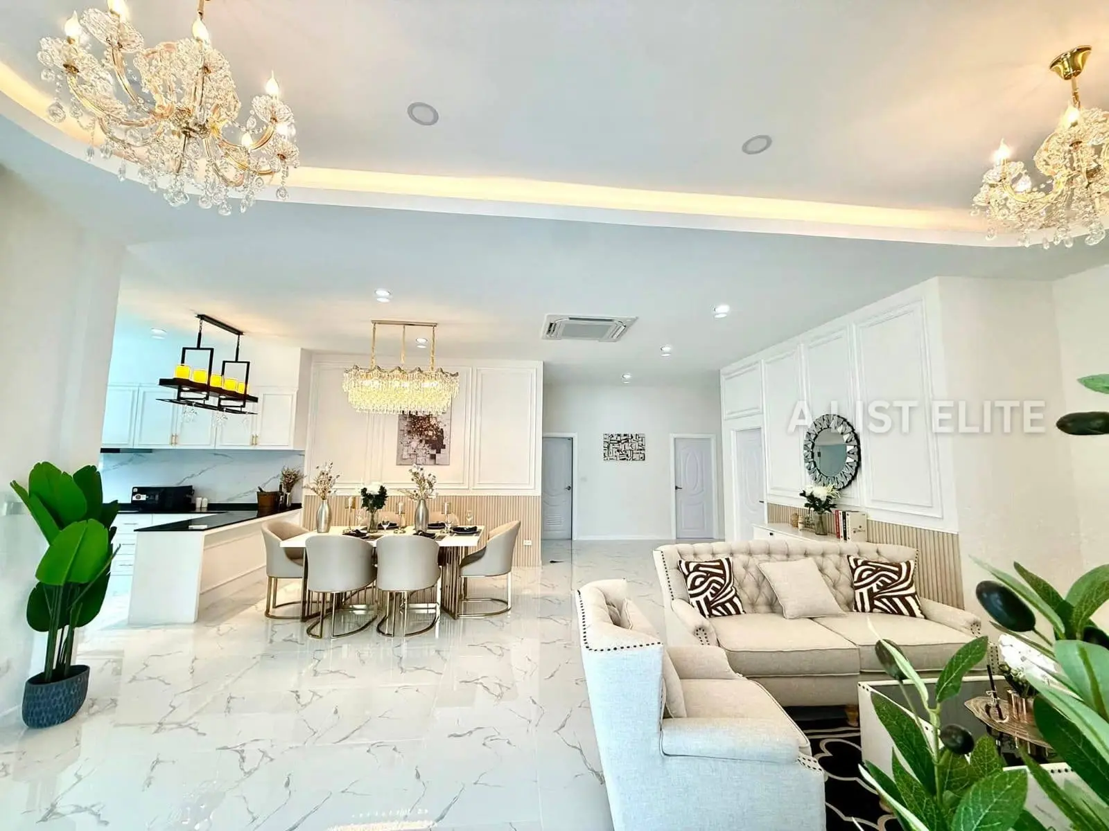 บ้านสวยพร้อมสระว่ายน้ำในพัทยา พาร์ค ฮิลล์ วิลเลจ