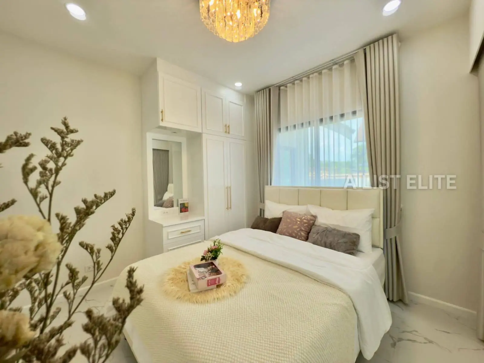 บ้านสวยพร้อมสระว่ายน้ำในพัทยา พาร์ค ฮิลล์ วิลเลจ