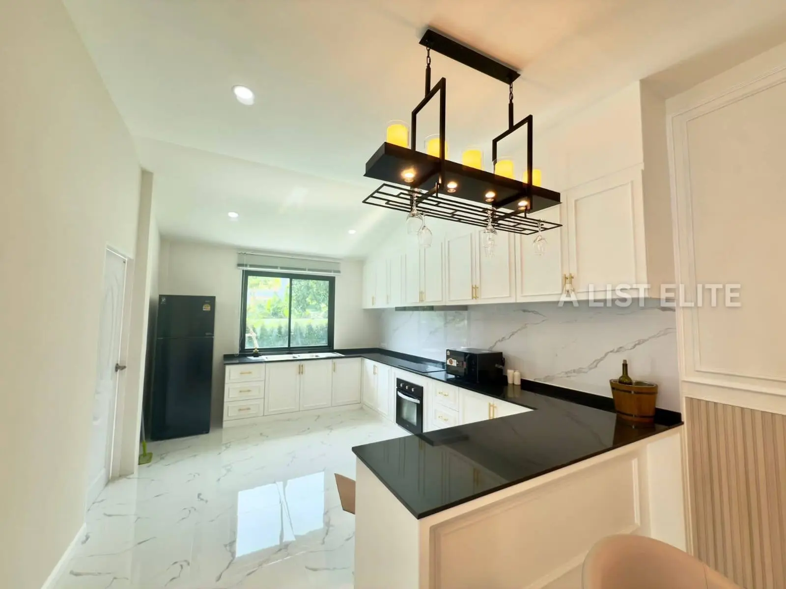 บ้านสวยพร้อมสระว่ายน้ำในพัทยา พาร์ค ฮิลล์ วิลเลจ