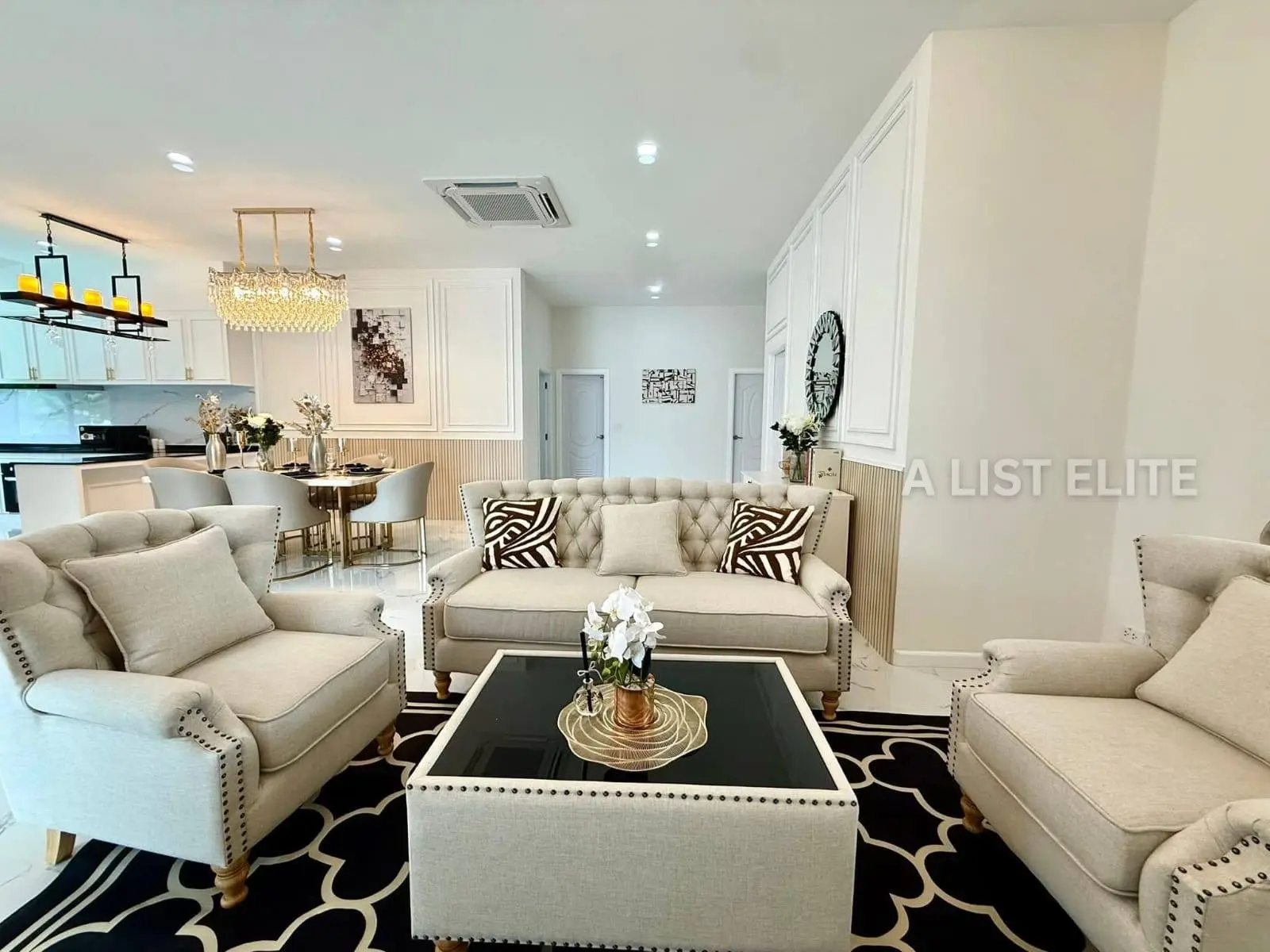 บ้านสวยพร้อมสระว่ายน้ำในพัทยา พาร์ค ฮิลล์ วิลเลจ