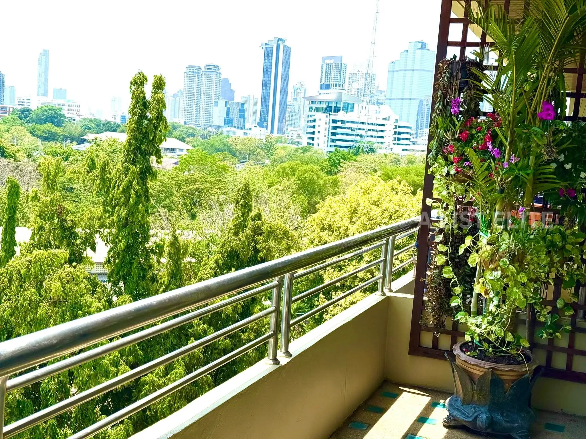 การใช้ชีวิตที่กว้างขวางใจกลางสาทร - คอนโดมิเนียมซูพรีมวิลล์