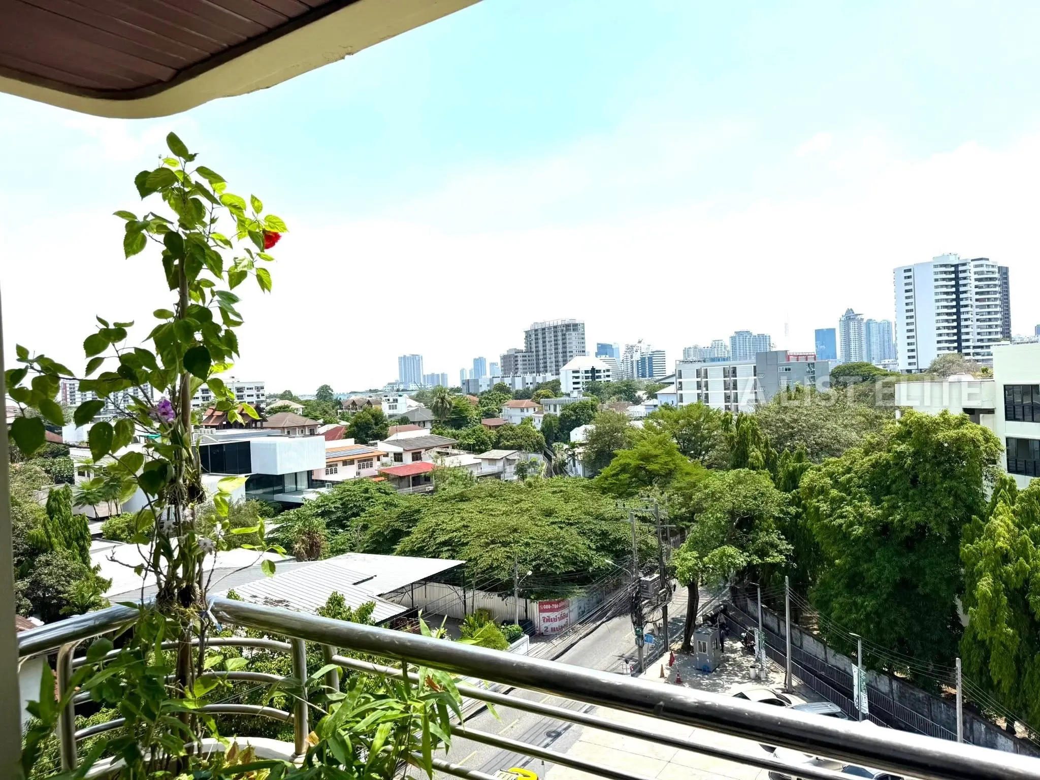 การใช้ชีวิตที่กว้างขวางใจกลางสาทร - คอนโดมิเนียมซูพรีมวิลล์