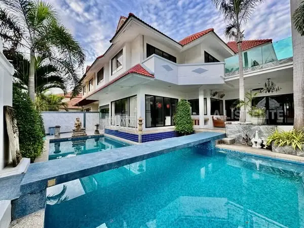 Villa avec Piscine - Proche de la Plage de Jomtien, Pattaya