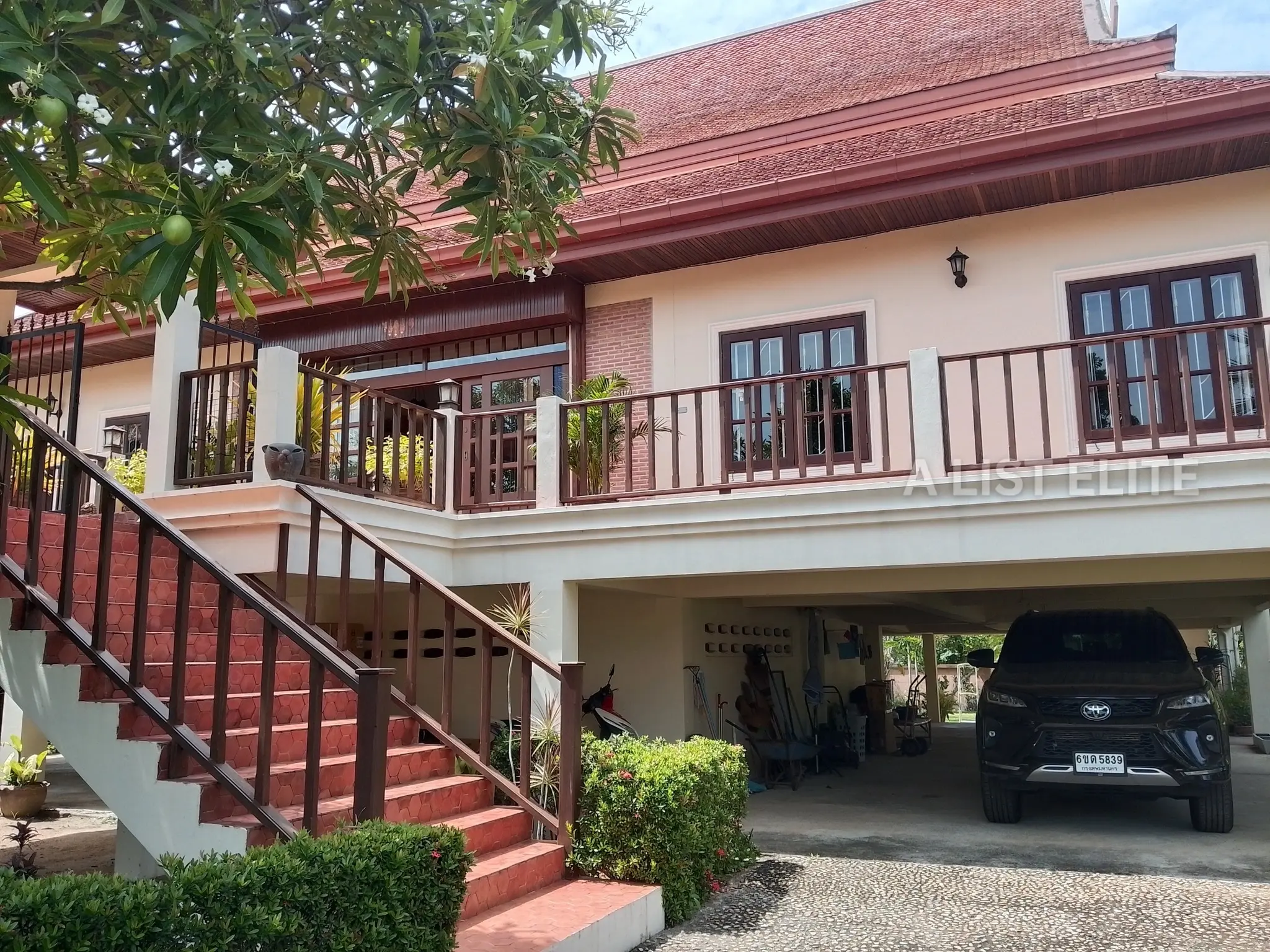 บ้านทรงไทย ห้วยใหญ่