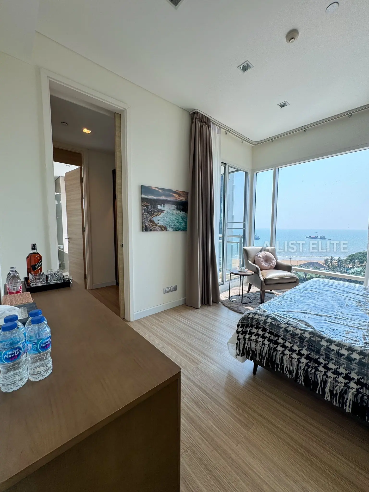 Reflection Jomtien Beach Pattaya