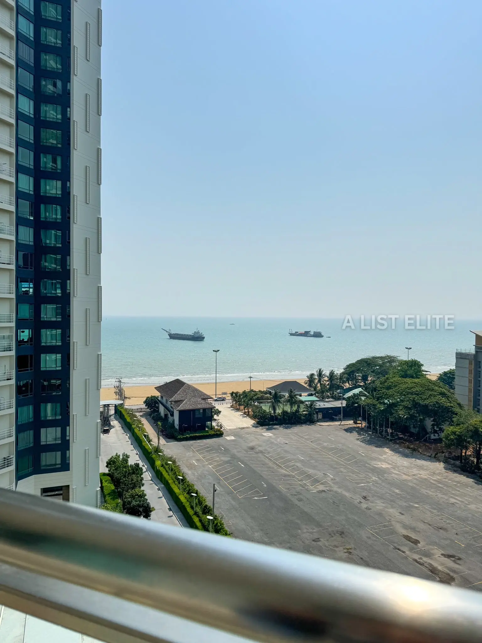 Reflection Jomtien Beach Pattaya