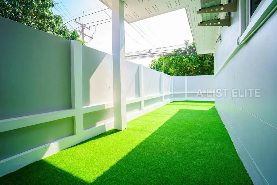 บ้านมุมสไตล์โมเดิร์นลักชูรี่ – ห้วยใหญ่