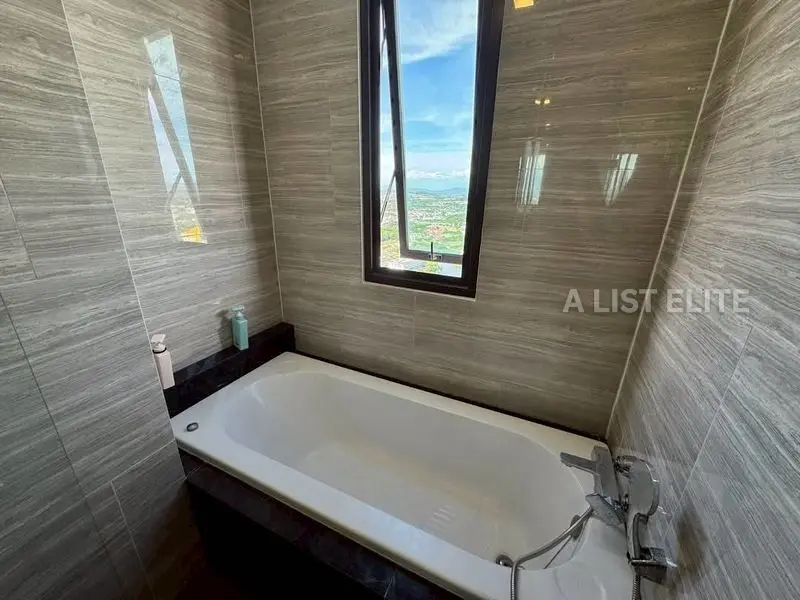 Aeras Condo Pattaya – Appartement 3 chambres en bord de mer