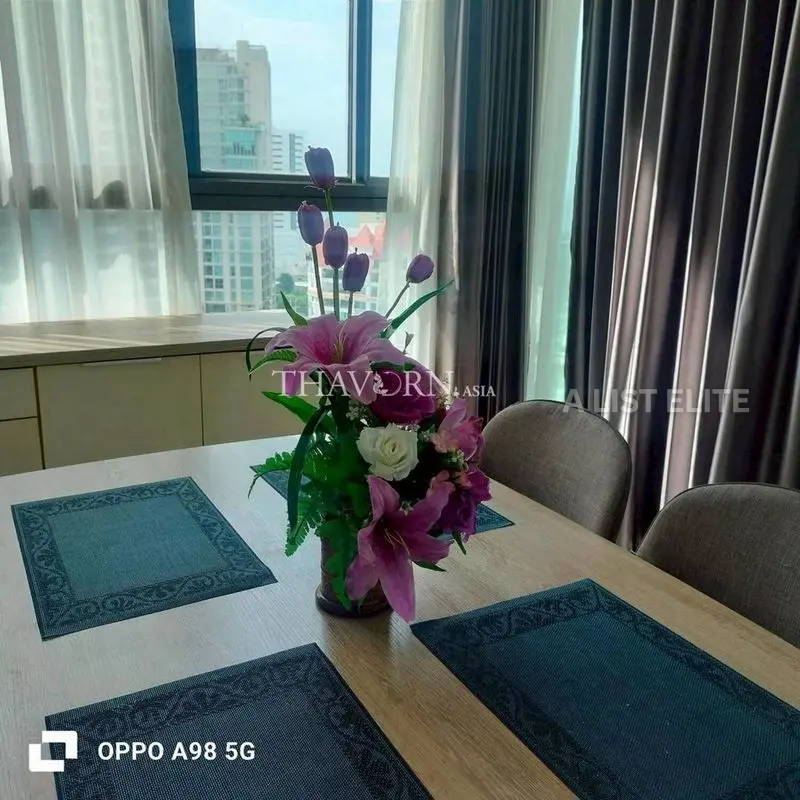 The Point Pratumnak – Appartement d’angle avec vue dégagée
