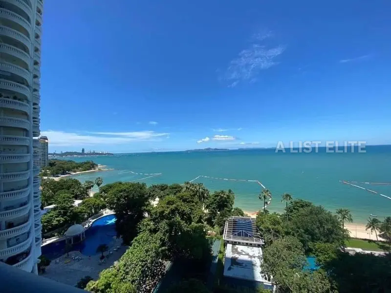 Zire Wongamat – Appartement 2 chambres en bord de mer avec vue mer