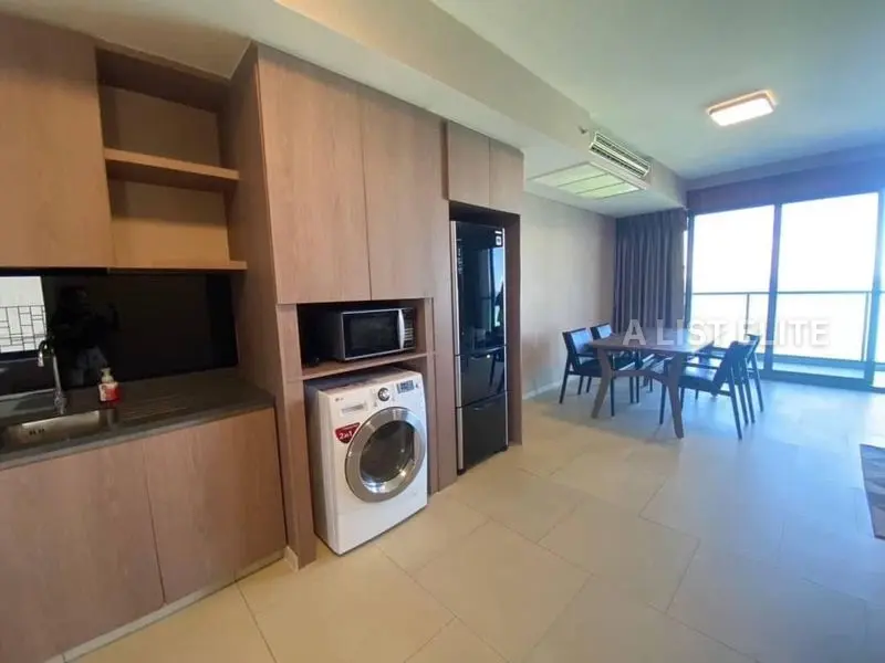 Zire Wongamat – Appartement 2 chambres en bord de mer avec vue mer