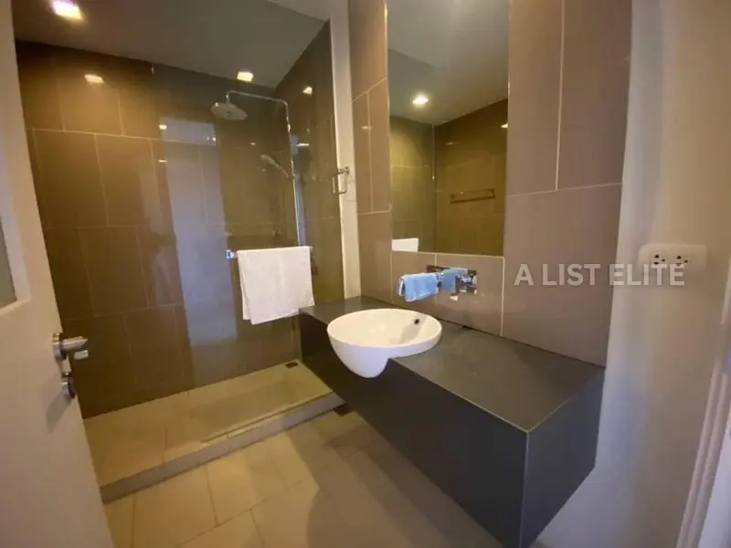 Zire Wongamat – Appartement 2 chambres en bord de mer avec vue mer