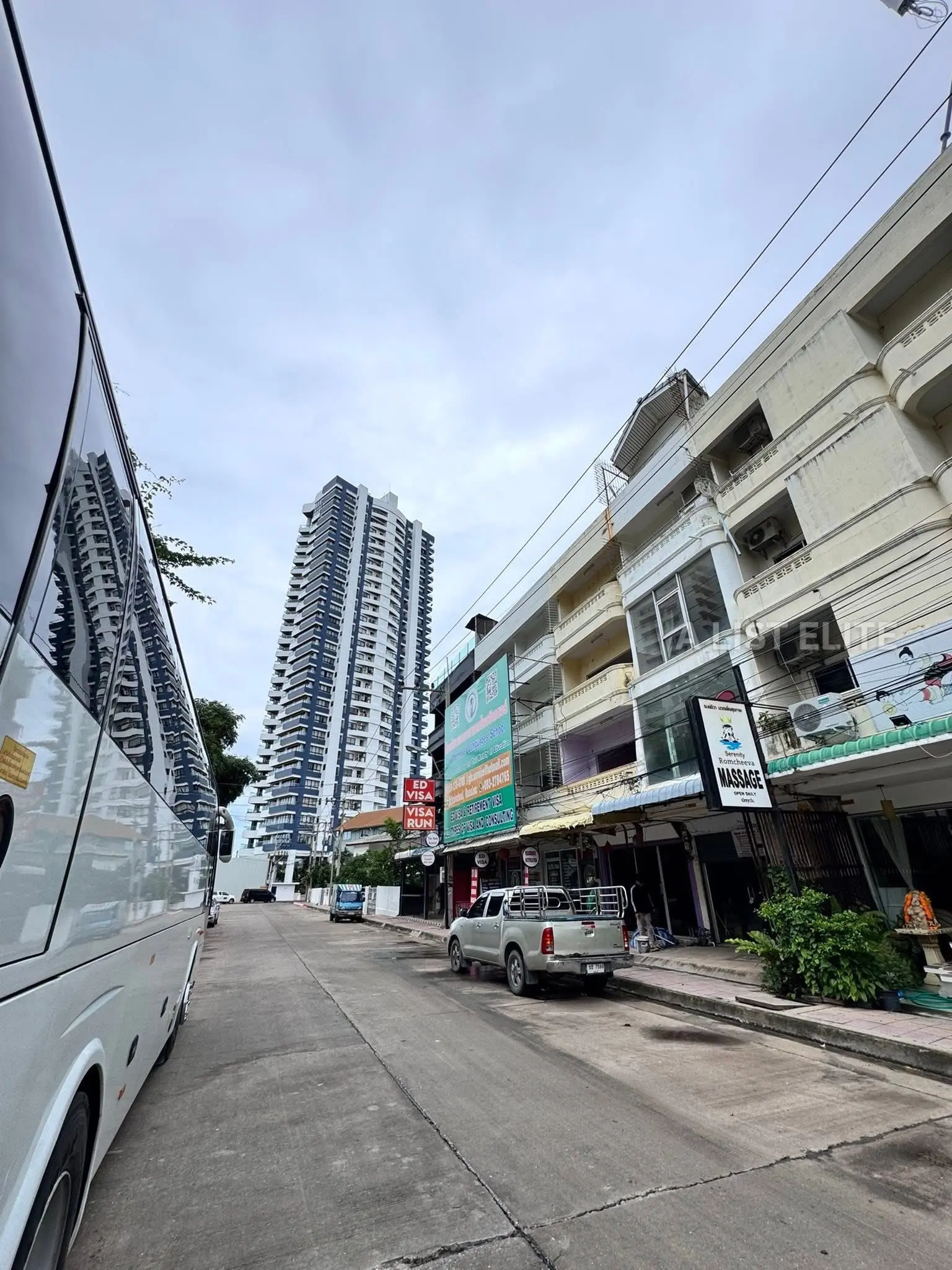 Immeuble d’angle près de la mer – Pratumnak Pattaya