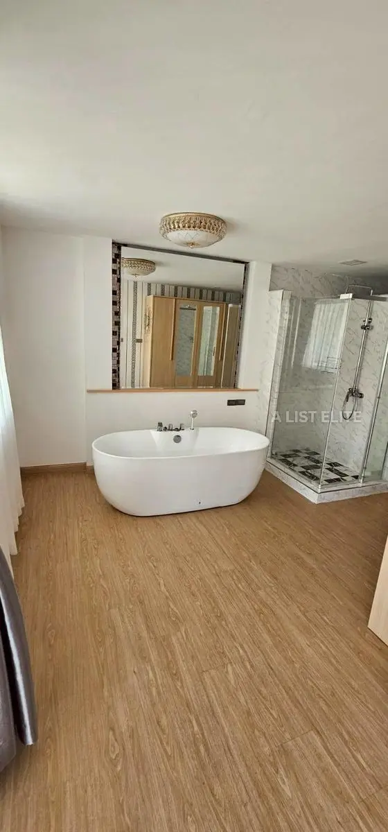 Detached House in Soi 5 Phratumnak