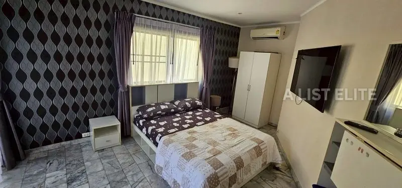 Detached House in Soi 5 Phratumnak