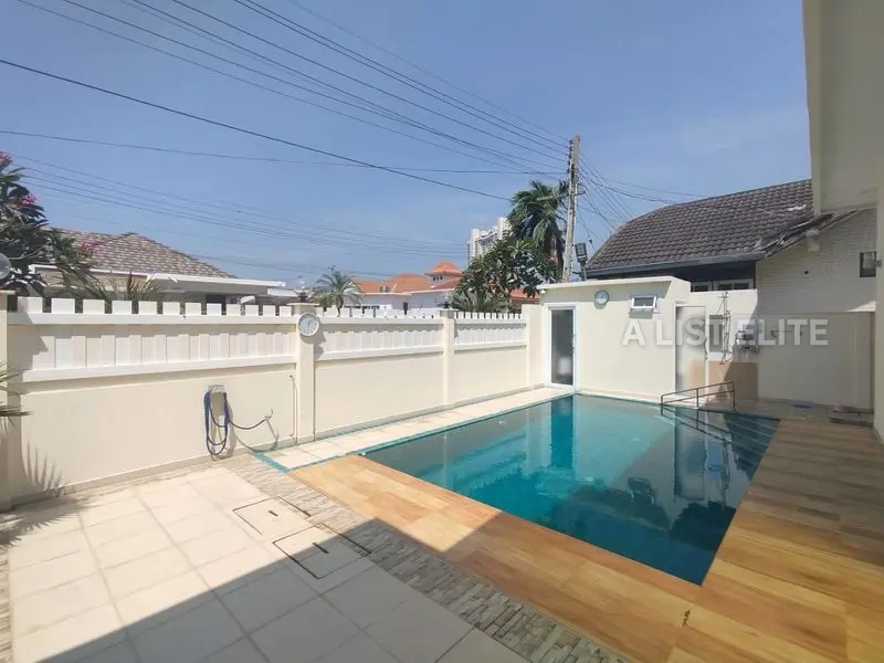 Modern Pool Villa in Pattaya