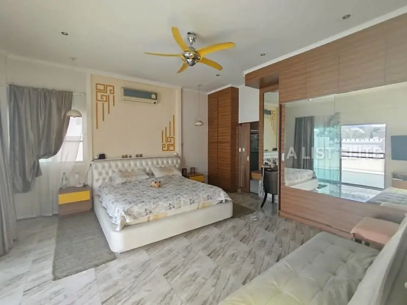 Modern Pool Villa in Pattaya