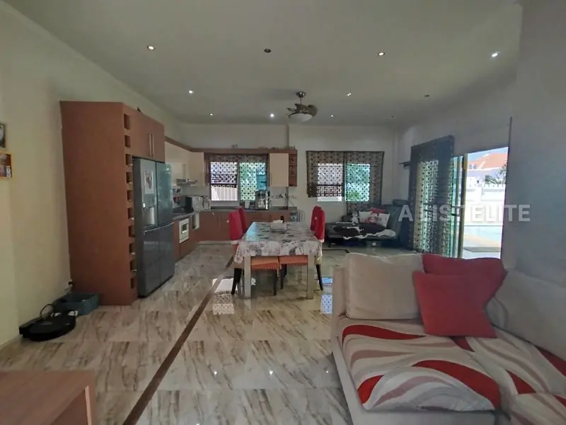 Modern Pool Villa in Pattaya