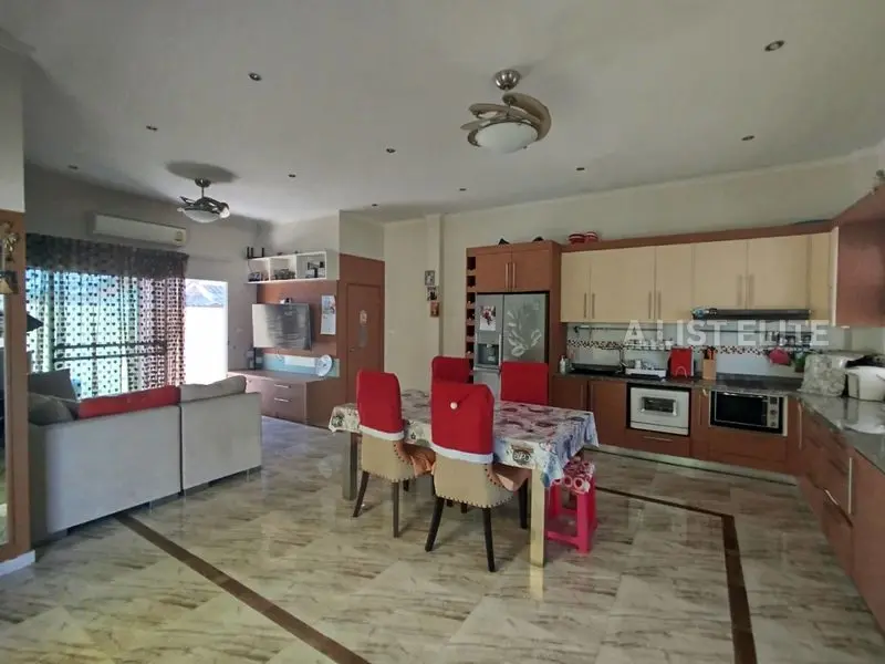 Modern Pool Villa in Pattaya