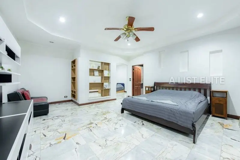 Spacious 6-Bedroom Pool Villa – Soi Siam, Pattaya