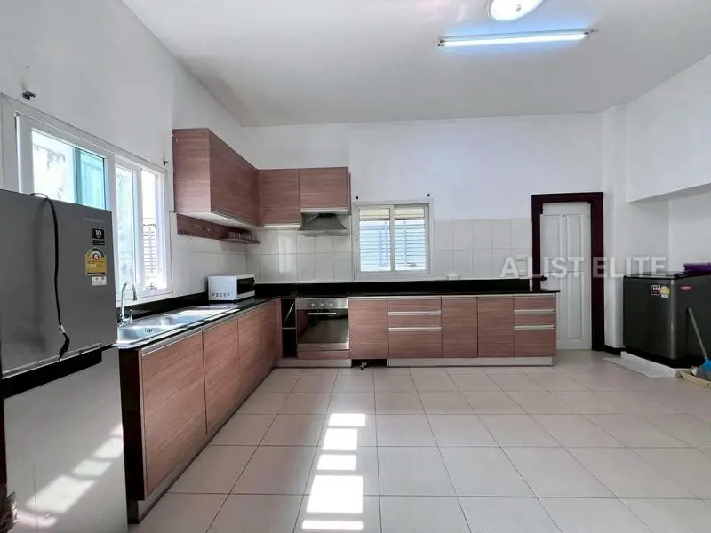 เซ็นทรัล แพร์ วิลล่า – บ้านเดี่ยว 5 ห้องนอนใจกลางพัทยา