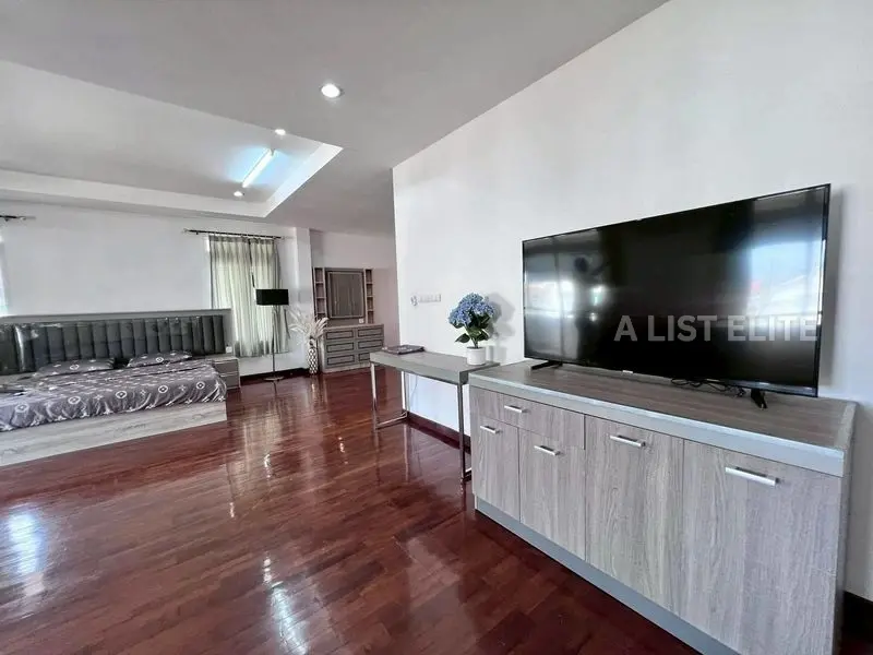 เซ็นทรัล แพร์ วิลล่า – บ้านเดี่ยว 5 ห้องนอนใจกลางพัทยา
