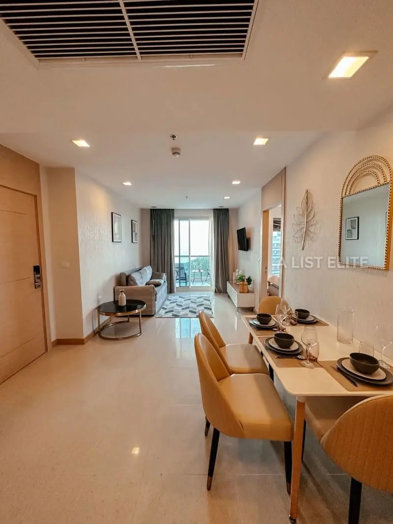 เดอะปาล์ม วงศ์อมาตย์ – คอนโดหรูติดทะเล