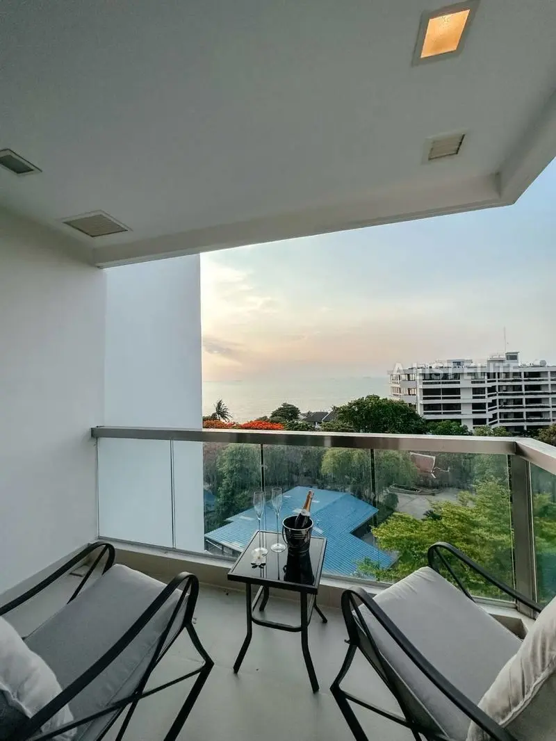 เดอะปาล์ม วงศ์อมาตย์ – คอนโดหรูติดทะเล